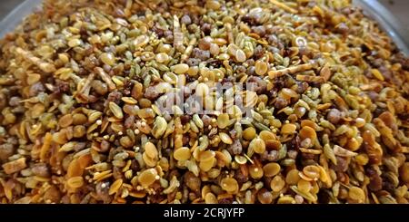 Indische Vielfalt an traditionellen Mund Freshener Fenchel Obst Geschmack auf bunten Zutaten. Stockfoto