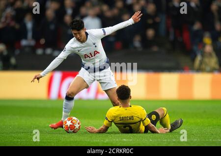 Der Heung-Min Son von Tottenham Hotspur kämpft mit Jadon Sancho. Spurs / Borussia Dortmund. Champions League. BILDNACHWEIS : © MARK PAIN / ALAMY STOCK Stockfoto