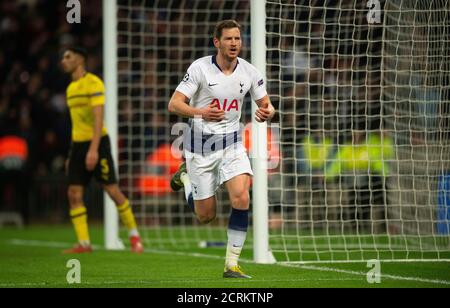 Jan Vertonghen von Tottenham Hotspur feiert sein zweites Tor. Spurs / Borussia Dortmund. Champions League. Bild : © Mark Pain / Alamy Stockfoto