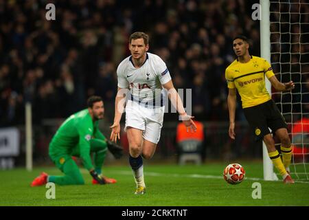 Jan Vertonghen von Tottenham Hotspur feiert sein zweites Tor. Spurs / Borussia Dortmund. Champions League. Bild : © Mark Pain / Alamy Stockfoto