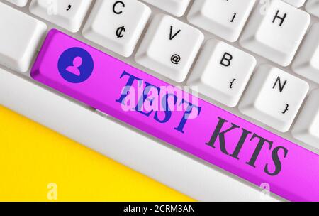 Test-Kits für die Handschrift von Texten. Konzeptionelle Foto-Tools verwendet, um die Anwesenheit von etwas im Körper zu erkennen, anders farbige Tastatur-Taste mit ac Stockfoto