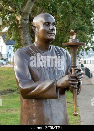 Weltharmonie Friedensstatue in Cardiff Bay. Cardiff, Wales, Großbritannien Stockfoto