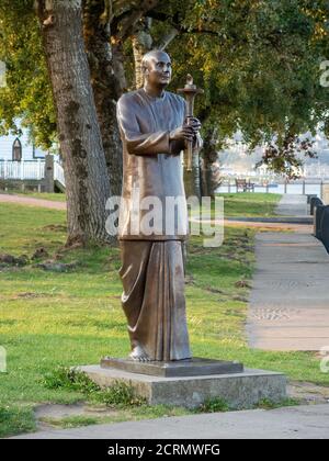 Weltharmonie Friedensstatue in Cardiff Bay. Cardiff, Wales, Großbritannien Stockfoto