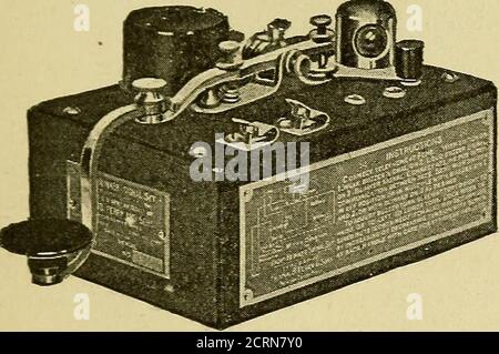 . Radio für jedermann; ein beliebter Leitfaden für den praktischen Empfang und die Übertragung von Funktelefonen und für den Empfang und die Übertragung des Funktelegraphen mit Punkt und Strich, Für den Laien, der das Radio für sein Vergnügen und seinen Profit anwenden will, ohne in die speziellen Theorien und die Feinheiten der Kunst zu gehen. Gduration, es ist unnötig, jede Erhöhung des Schlüssels zu tun, da dies durch das Zusammenpressen unter dem Schlüssel providiert wird. Der Anfänger sollte zunächst lernen, die Buchstaben des kontinentalen oder internationalen Codes fernab zu hören, ohne bewusste ef-fort. Um zu AC-qu Stockfoto
