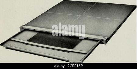 . Elementare und zahnärztliche Radiographie . Abb. 324. Doppellinse camc-A für die Herstellung von Stereophotographen.. Abb. 325. Plaffc-Wechsler. 326), wobei letztere einfach ein großer Plattenwechsler zu einem Tisch gemacht ist. Das Prinzip aller Plattenwechsler ist das gleiche. Der radioaktive Teil trolt ungestört auf ein Fenster aus Zelluloid oder dünnem Aluminium, während die Platten in einem Tunnel darunter gleiten. 300 ZAHNRADIOGRAPHIE Stockfoto