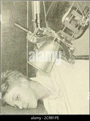 . Die Grundsätze und Praxis der roentgenologischen Technik . Abb. 220 162 ZÄHNE EXTRAORAL. Abb. 229a. Stockfoto