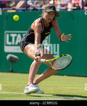 Johanna Konta in Aktion aginst Aleksandra Kunic. Nature Valley International - Eastbourne BILDNACHWEIS : © MARK PAIN / ALAMY Stockfoto