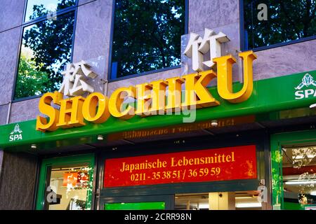 Außenansicht des Lebensmittelladens 'Schiku' im beliebten japanischen Viertel in der Immermannstraße in Düsseldorf. Stockfoto