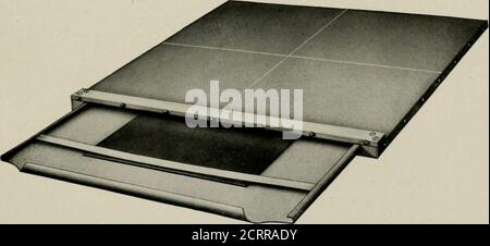 . Elementare und zahnärztliche Radiographie . Abb. 324. Doppellinse-Kamera für die Herstellung von Stereophotographen.. Abb. 325. Piatt-Wechsler. 326), wobei letztere einfach ein großer Plattenwechsler zu einem Tisch gemacht ist. Das Prinzip aller Plattenwechsler ist das gleiche. Der radioaktive Teil trolt ungestört auf ein Fenster aus Zelluloid oder dünnem Aluminium, während die Platten in einem Tunnel darunter gleiten. DEXTAL-RADIOGRAPHIE Stockfoto