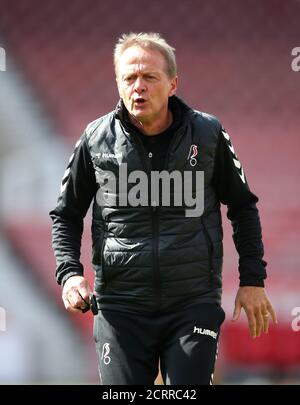 Bristol City Assistant Head Coach Keith Downing während des Sky Bet Championship Spiels im bet365 Stadium, Stoke. Stockfoto