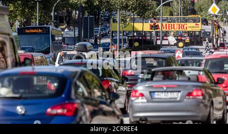 20. September 2020, Hamburg: Durch die Schließung des Hamburger Elbtunnels in beide Richtungen wird es in der Hamburger Innenstadt ab Mittag wegen des verstopften Durchgangsverkehrs zu einem Verkehrschaos kommen. Foto: Markus Scholz/dpa Stockfoto