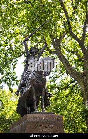 Dramatische Statue des Königs Jagiello von Polen im Central Park in New York City. Stockfoto