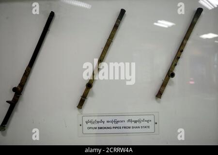 Werkzeuge zum Rauchen von Opium sind im Drug Elimination Museum in Yangon, Myanmar 6. November 2018 zu sehen. REUTERS/Ann Wang