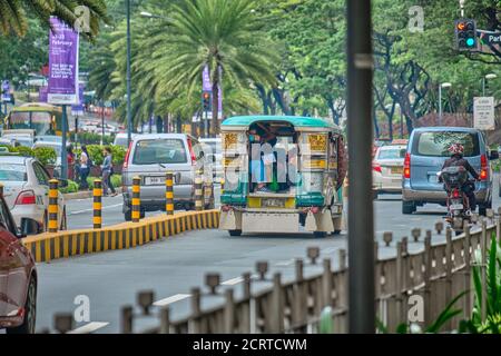 Manila, Philippinen - 02. Feb 2020: Straßen von Makati Stadt während des Tages. Stockfoto