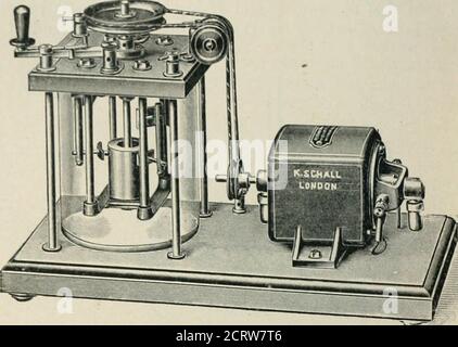 . Ein elementares Handbuch der Radioteleographie und Radiotelephonie für Studenten und Bediener. E ist ein wichtiges Element in der Spulenkonstruktion. Lord Rayleigh fand, dass, wenn der Primärkreis mit extremer Plötzlichkeit unterbrochen wird, vorinstance, wenn durch eine Kugel von einer Pistole abgetrennt wird, wird der Sekundärfunkk-ngth nicht durch die Hinzufügung des condeuser erhöht. Mit der gewöhnlichen Bruchgeschwindigkeit wirkt der primäre Kondensator, um die Magnetisierung der Spule bei jedem Bruch des Primärkreislaufs zu annullieren, und es scheint dies zu tun, indem er den elektrischen Lichtbogen zerstört, der sich über die Kontaktbolzen als bildet Stockfoto