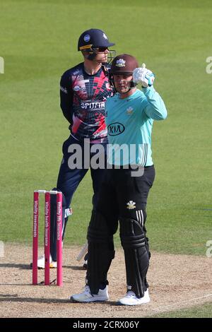 London, Großbritannien. September 2020. LONDON, ENGLAND, SEPTEMBER 20 2020: Jason Roy von Surrey gibt einen Daumen nach oben, wie er ein halbes Jahrhundert während des Vitality Blast Match Surrey gegen Kent auf dem Kia Oval Cricket Ground, London, England, 20 September 2020 Quelle: European Sports Photo Agency/Alamy Live News Stockfoto