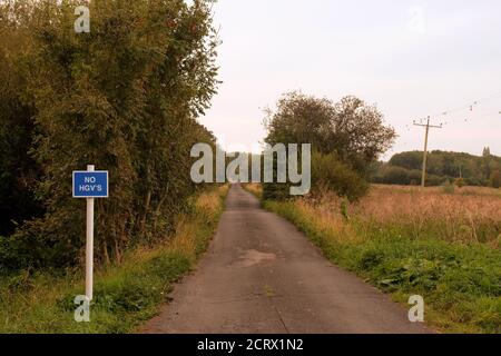 September 2020 - kein LKW-Schild in Sharpham, Somerset, England, UK. In Der Nähe Von Glastonbury Stockfoto