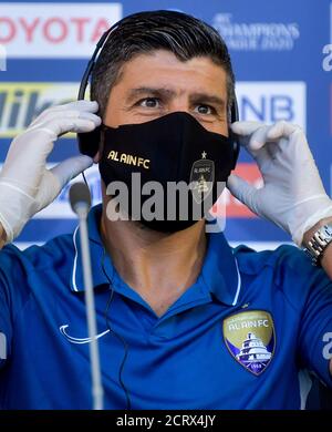 Doha, Katar. September 2020. Cheftrainer PedAfro Emanuel vom FC Al Ain nimmt an einer Pressekonferenz vor dem Spiel der Gruppe D der AFC Champions League zwischen dem FC Al Ain aus den Vereinigten Arabischen Emiraten und dem iranischen Sepahan in Doha, der Hauptstadt von Katar, am 20. September 2020 Teil. Quelle: Nikku/Xinhua/Alamy Live News Stockfoto