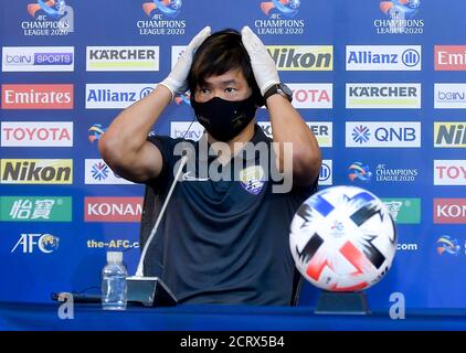 Doha, Katar. September 2020. Spieler Tsukasa Shiotani vom FC Al Ain nimmt an einer Pressekonferenz vor dem Spiel der Gruppe D der AFC Champions League zwischen dem FC Al Ain aus den Vereinigten Arabischen Emiraten und dem iranischen Spieler Sepahan in Doha, der Hauptstadt von Katar, am 20. September 2020 Teil. Quelle: Nikku/Xinhua/Alamy Live News Stockfoto