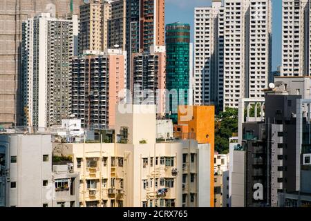 Hohe Wohngebäude in Wohnviertel, Hong Kong Antenne - Stockfoto