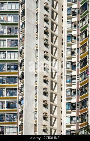 Fassade von Wohnimmobilien in Hongkong - Stockfoto