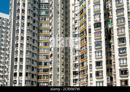 Fassade von Wohnimmobilien in Hongkong - Stockfoto