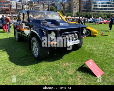 2020 London Concours bei der Honourable Artillery Company in der City of London, Vereinigtes Königreich. Das erste große Automobil-Event seit Februar, wo eine Weltklasse-Sammlung von privaten Autos waren auf dem Display für die Öffentlichkeit Featuring: 1990 Lamborghini LM002 wo: London, Vereinigtes Königreich Wann: 20 Aug 2020 Kredit: Jon Gillespie/WENN Stockfoto