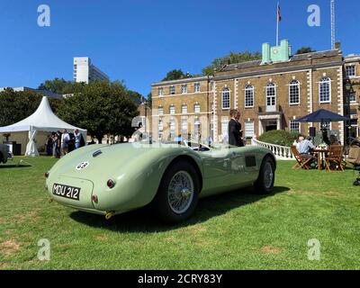 2020 London Concours bei der Honourable Artillery Company in der City of London, Vereinigtes Königreich. Das erste große Automobil-Event seit Februar, wo eine Weltklasse-Sammlung von privaten Autos wurden auf dem Display für die Öffentlichkeit Featuring: 1952 Jaguar C-TYPE wo: London, Großbritannien Wann: 20 Aug 2020 Credit: Jon Gillespie/WENN Stockfoto