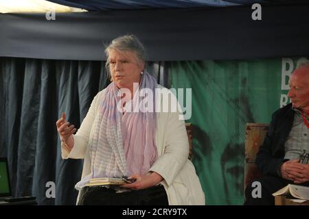 Boswell Book Festival, Dumfries House, Cumnock Ayrshire, Schottland, Großbritannien 12. Mai 2019. Candia Frances Juliet McWilliam ist eine schottische Autorin. Ihr Vater war der Architekturschriftsteller und Akademiker Colin McWilliam.gesehen hier beim Buchfestival Geboren: 1. Juli 1955 (Alter 65 Jahre), Edinburgh das jährliche Boswell Buchfestival ist einzigartig, da es das einzige Buchfestival ist, das sich exculsiv mit Memoiren und Biographien auseinandersetzt. Stockfoto