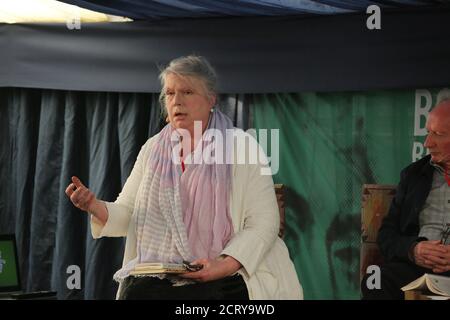 Boswell Book Festival, Dumfries House, Cumnock Ayrshire, Schottland, Großbritannien 12. Mai 2019. Candia Frances Juliet McWilliam ist eine schottische Autorin. Ihr Vater war der Architekturschriftsteller und Akademiker Colin McWilliam.gesehen hier beim Buchfestival Geboren: 1. Juli 1955 (Alter 65 Jahre), Edinburgh das jährliche Boswell Buchfestival ist einzigartig, da es das einzige Buchfestival ist, das sich exculsiv mit Memoiren und Biographien auseinandersetzt. Stockfoto