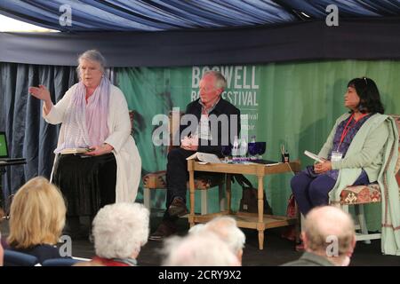 Boswell Book Festival, Dumfries House, Cumnock Ayrshire, Schottland, Großbritannien 12. Mai 2019. Candia Frances Juliet McWilliam ist eine schottische Autorin. Ihr Vater war der Architekturschriftsteller und Akademiker Colin McWilliam.gesehen hier beim Buchfestival Geboren: 1. Juli 1955 (Alter 65 Jahre), Edinburgh das jährliche Boswell Buchfestival ist einzigartig, da es das einzige Buchfestival ist, das sich exculsiv mit Memoiren und Biographien auseinandersetzt. Stockfoto