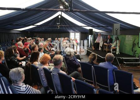 Boswell Book Festival, Dumfries House, Cumnock Ayrshire, Schottland, Großbritannien 12. Mai 2019. Candia Frances Juliet McWilliam ist eine schottische Autorin. Ihr Vater war der Architekturschriftsteller und Akademiker Colin McWilliam.gesehen hier beim Buchfestival Geboren: 1. Juli 1955 (Alter 65 Jahre), Edinburgh das jährliche Boswell Buchfestival ist einzigartig, da es das einzige Buchfestival ist, das sich exculsiv mit Memoiren und Biographien auseinandersetzt. Stockfoto