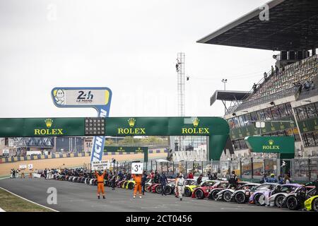 Startaufstellung, Grille de DEPART, während der 2020 24 Stunden von Le Mans, 7. Runde der FIA-Langstrecken-Weltmeisterschaft 2019-20 auf dem Circuit des 24 Stockfoto