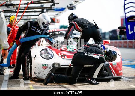 91 Bruni Gianmaria (ita), Lietz Richard (aut), Makowiecki Fr. d. ric (Fra), Porsche GT Team, Porsche 911 RSR-19, Boxenstopp während der 2020 24 Stunden von Le Stockfoto