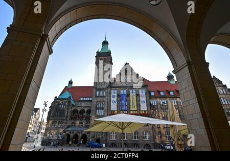 20. September 2020, Sachsen, Chemnitz: Blick auf das neue Rathaus. Rund 196,000 Chemnitzer Bürger waren aufgefordert, sich für die nächsten sieben Jahre an der Entscheidung über den neuen Chef der Stadt zu äußern. Foto: Hendrik Schmidt/dpa-Zentralbild/dpa Stockfoto