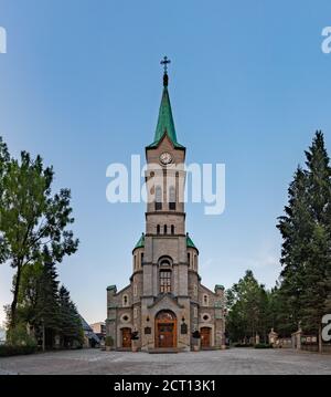 Ein Panoramabild der Kirche der Heiligen Familie in Zakopane. Stockfoto