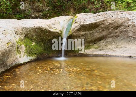 Detail des Wasserfalls in den Apuseni Bergen bei la Gavane Stockfoto