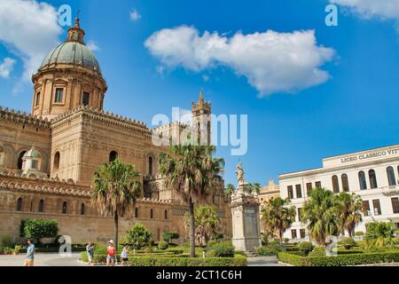 Kathedrale von Palermo an sonnigen Tagen Stockfoto