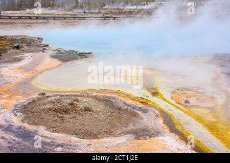 Sapphair Pool in Biscuit Basin, Yellowstone Nationalpark, USA Stockfoto