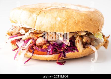 Nahaufnahme einer Döner Kebap in Pita-Brot Stockfoto