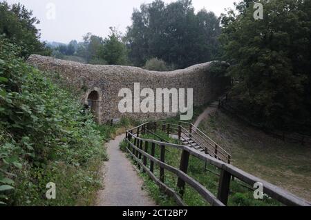 Clare Castle in Clare, Castle Country Park, Clare, Suffolk, wurde erstmals im 11. Jahrhundert erbaut. Stockfoto