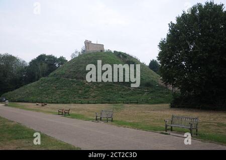 Clare Castle in Clare, Castle Country Park, Clare, Suffolk, wurde erstmals im 11. Jahrhundert erbaut. Stockfoto