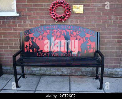 Ein Denkmal für die Gefallenen des Ersten Weltkriegs im Swan Hotel, Fenny Stratford, Milton Keynes. Stockfoto