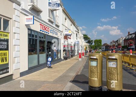 Golden Pillar Boxes, Bridge Street, Stratford-upon-Avon, Warwickshire, England, Vereinigtes Königreich Stockfoto