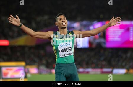 Wayde Van Niekerk feiert Silbersieg im Finale der Herren 200m. Leichtathletik-Weltmeisterschaften - London 2017. Bild: © Mark Pain / Alamy Stockfoto