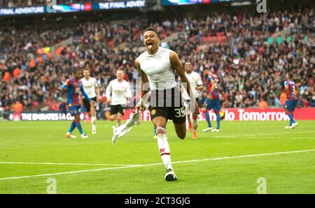 JESSE LINGARD FEIERT SCORING DAS SIEGTOR Crystal Palace gegen Manchester United FA Cup Final. Bildnachweis: © Mark Pain / Alamy Stockfoto