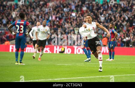 JESSE LINGARD FEIERT SCORING DAS SIEGTOR Crystal Palace gegen Manchester United FA Cup Final. Bildnachweis: © Mark Pain / Alamy Stockfoto