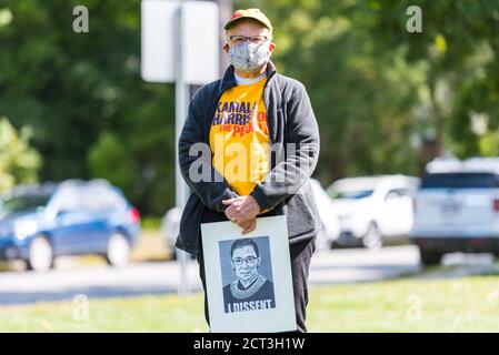 Die Kundgebung für Ruth in der ersten Pfarrkirche in Concord zu Ehren des Lebens, Vermächtnisses und der Mission des Obersten Gerichtshofes Ruth Bader Ginsburg. Stockfoto