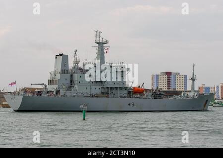 Die Royal Navy Survey Schiff HMS Scott (H131) macht einen seltenen Besuch in Portsmouth, Großbritannien am 19. September 2020 für einen Besatzungswechsel. Stockfoto