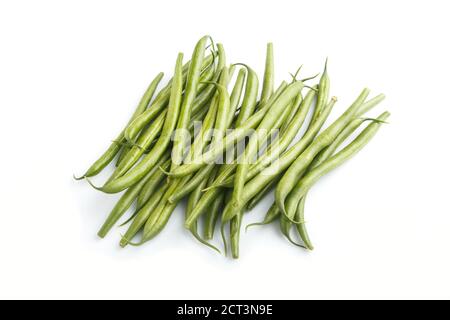 Bündel von grünen französisch Bohnen isoliert auf weißem Hintergrund. Seitenansicht, Nahaufnahme. Stockfoto